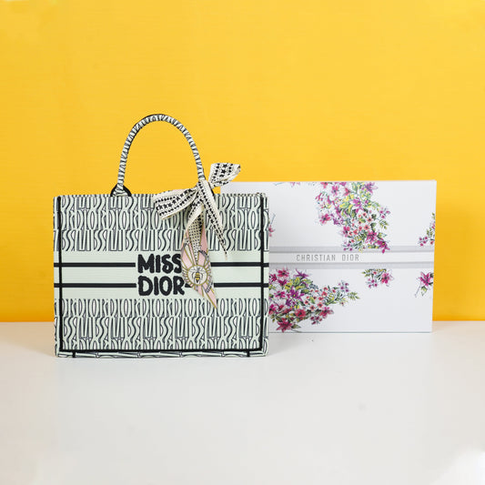 Book Tote With OG Box & Dust Bag & Scarf (L Green - 1034)