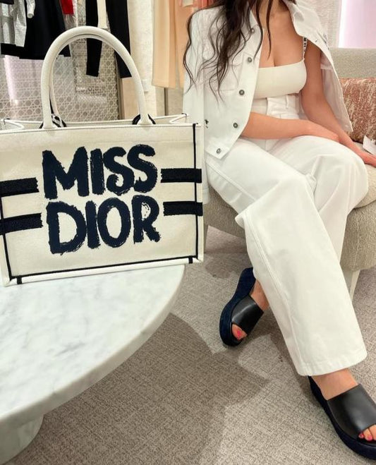 Book Tote With OG Box & Dust Bag & Scarf (White - 1028)