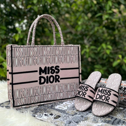 Book Tote With OG Box & Dust Bag & Scarf (L PInk - 1033)