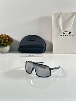 Oakley_9406_Black_Silver_Mercury