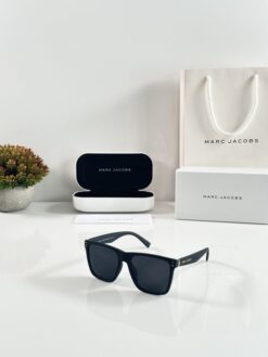 Marc Jacobs 6000 Black