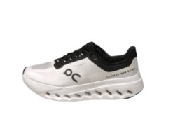 On_Cloud Surfer white